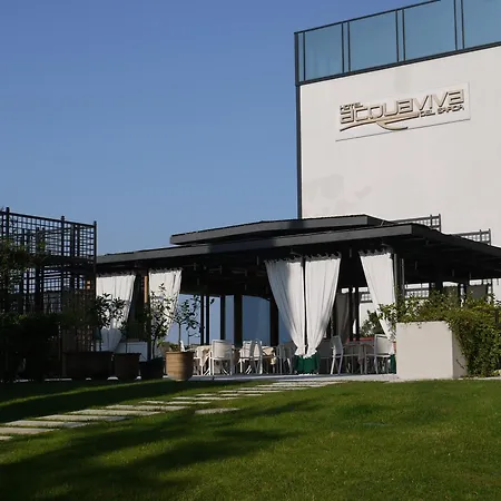 Отель Acquaviva Del Garda Дезенцано-дель-Гарда