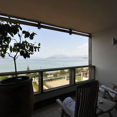 Отель Acquaviva Del Garda 4*