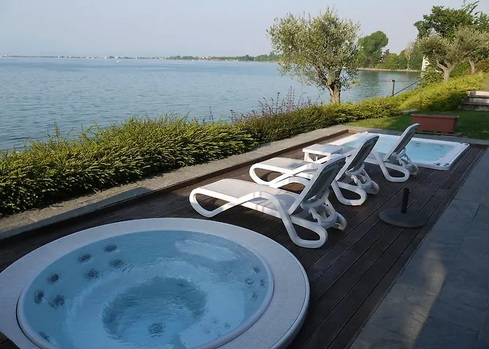 Hotel Acquaviva Del Garda 4*