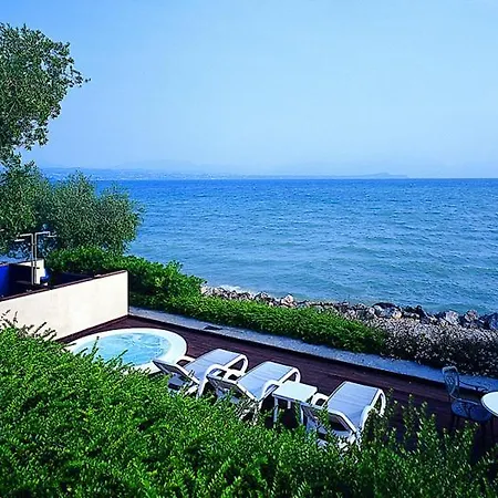 Acquaviva Del Garda מלון דסנזאנו דל גארדה