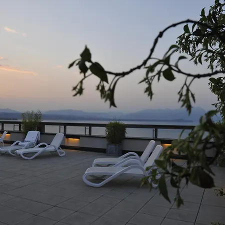 Hotel Acquaviva Del Garda 4*